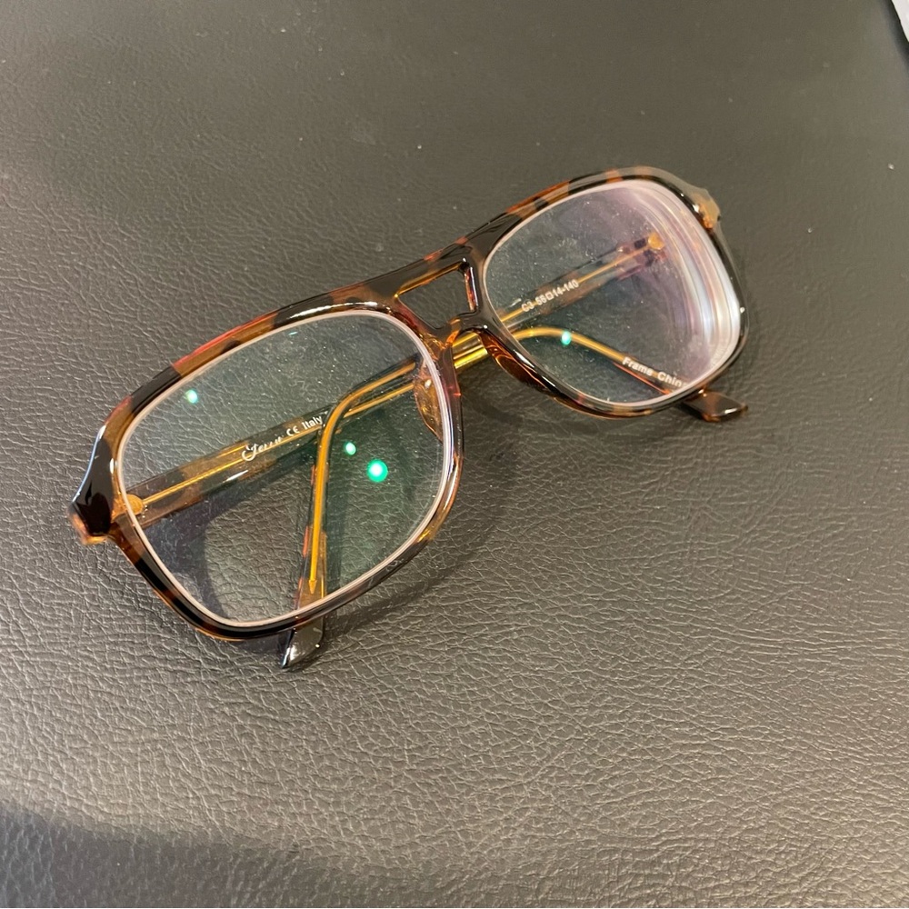 FERRA Tortoise Shell Eyewear